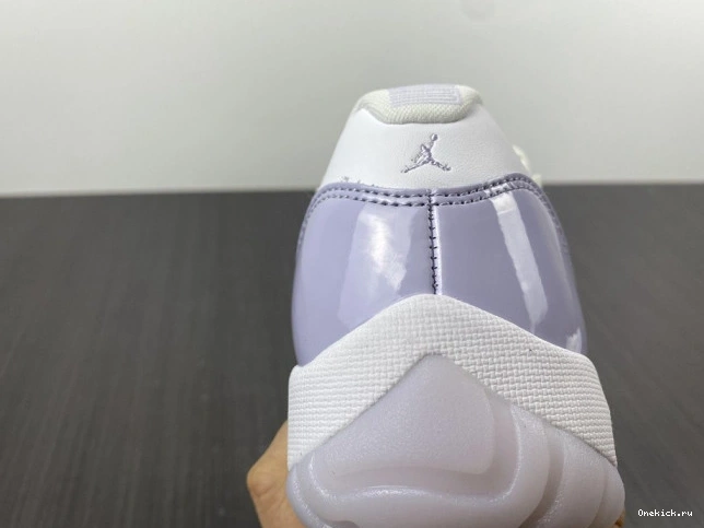 One Kick Air Low Pure AH7860-101 11 Violet WMNS Jordan 0713